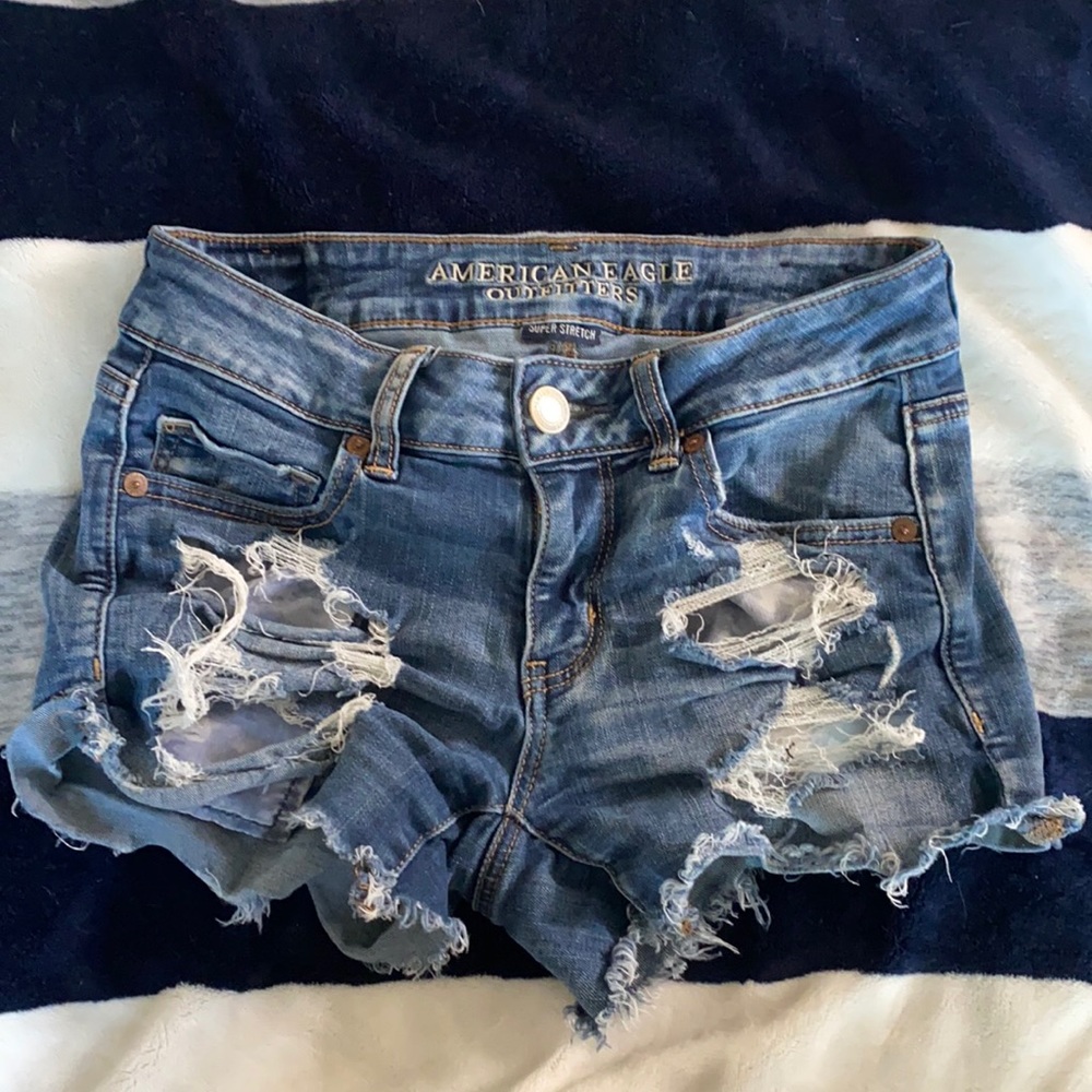 American Eagle jean shorts size 4 super stretch.